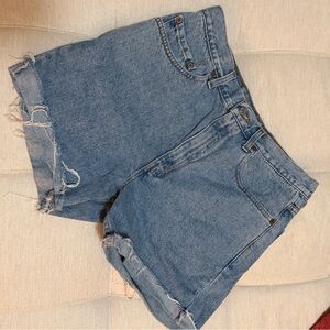 Levi’s Original 505 size 34 regular cut light wash denim shorts